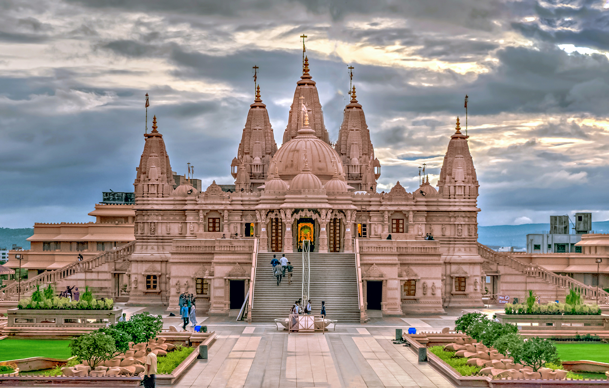 Book Flights to Pune – Best Airfare Deals to PNQ